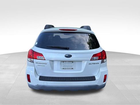Used 2010 Subaru Outback 2.5i Premium AWD/4WD image 6