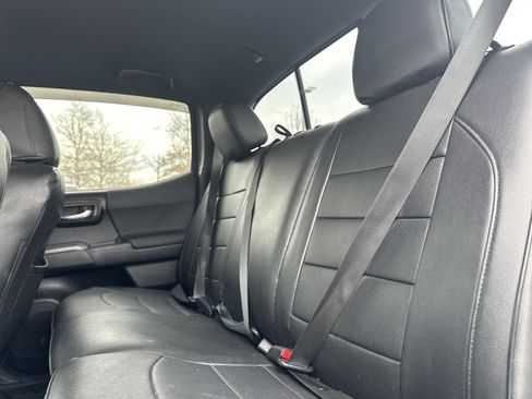 Used 2020 Toyota Tacoma TRD Sport image 30