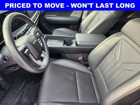 Used 2025 Hyundai Santa Fe SEL FWD image 4