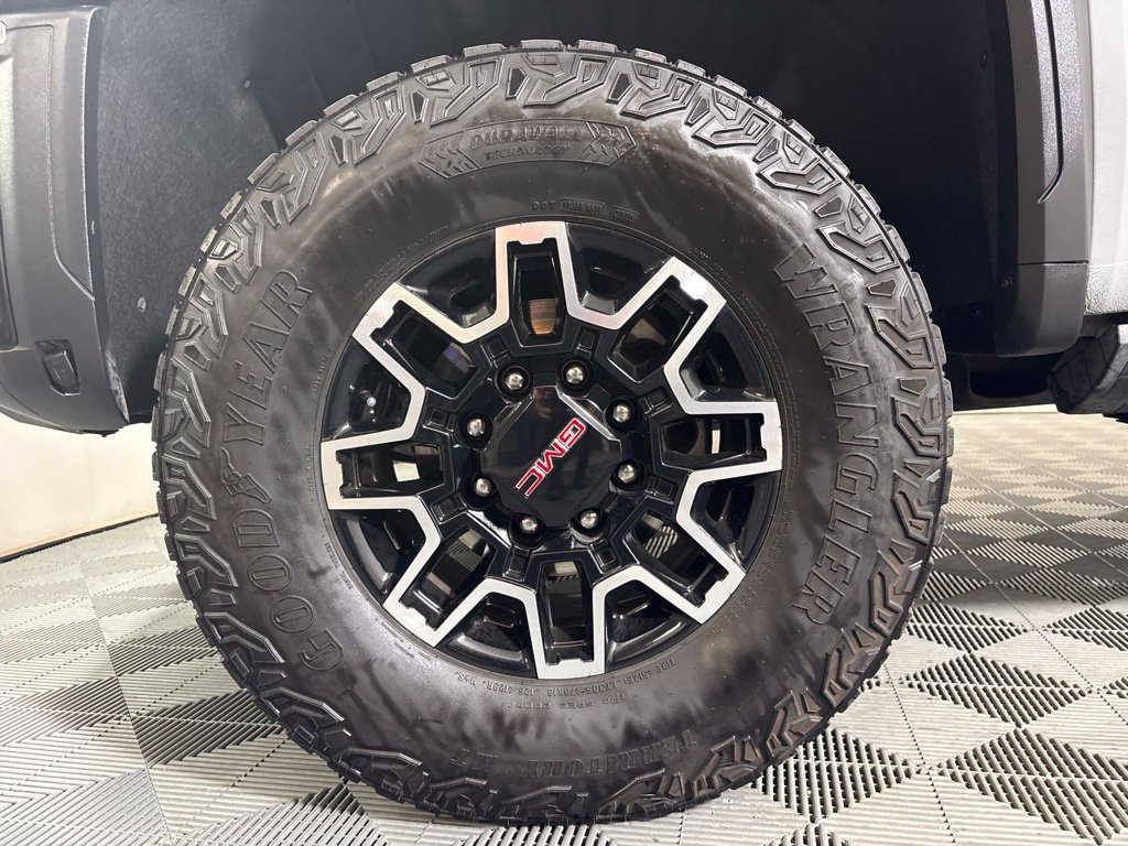 Used 2025 GMC Sierra 2500 AT4X AWD/4WD image 8
