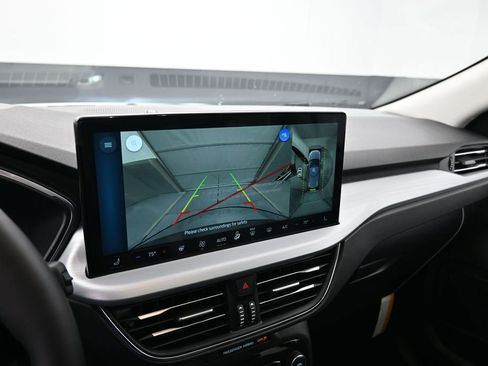 New 2026 Ford Escape SE w/ PHEV Premium Package FWD image 37