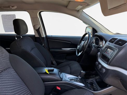 Used 2019 Dodge Journey SE w/ Connectivity Group image 25