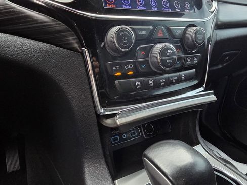 Used 2020 Jeep Grand Cherokee Altitude image 19