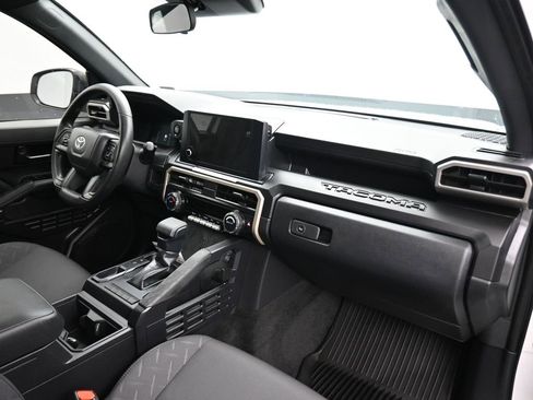 Used 2025 Toyota Tacoma SR image 46