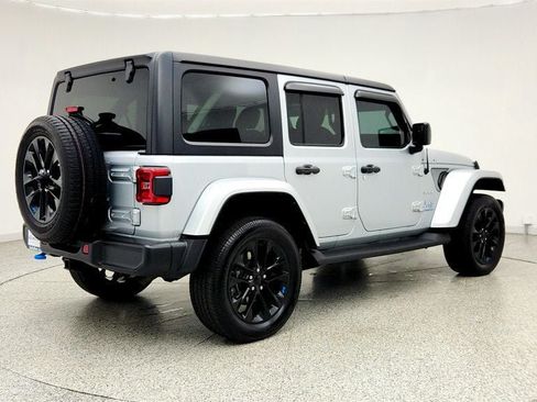Used 2023 Jeep Wrangler Unlimited Sahara AWD/4WD image 5