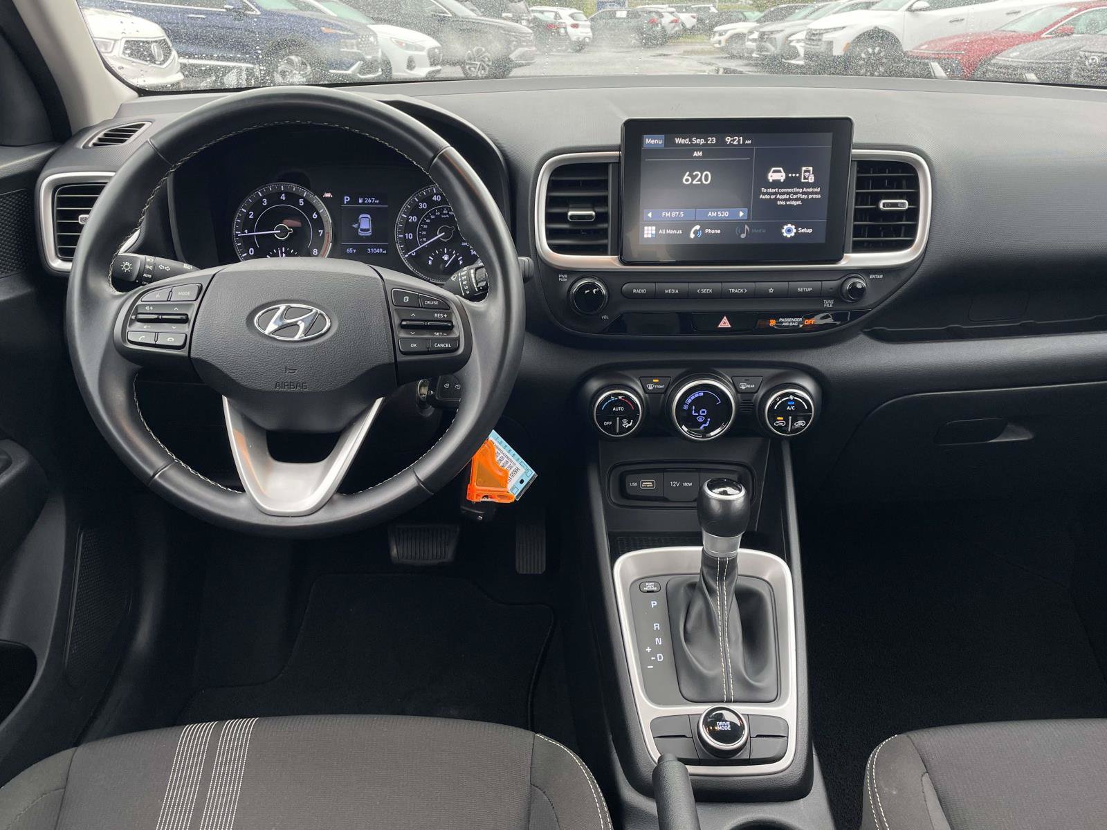 Certified 2022 Hyundai Venue SEL w/ Cargo Package FWD image 4
