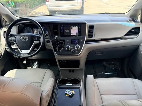 Used 2015 Toyota Sienna XLE Premium image 22