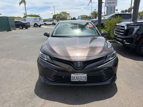 Used 2019 Toyota Camry LE w/ Sunroof Package FWD image 2