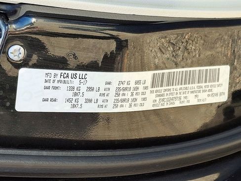Used 2017 Chrysler Pacifica Limited image 30
