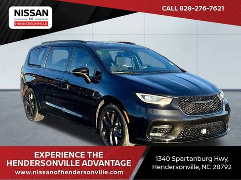 Used 2021 Chrysler Pacifica Touring w/ S Appearance Package image 1