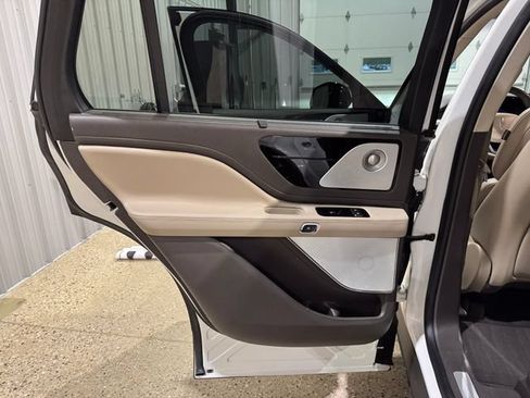 Used 2021 Lincoln Aviator Reserve w/ Equipment Group 202A AWD/4WD image 21