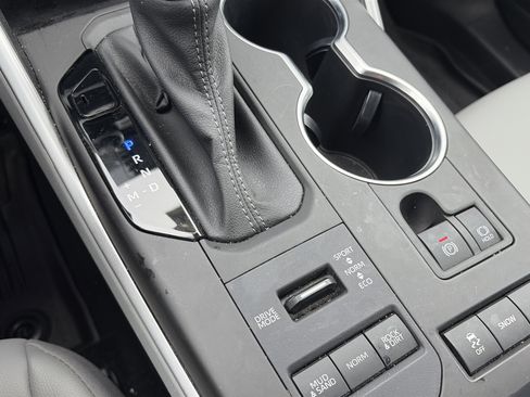 Used 2022 Toyota Highlander XLE image 37