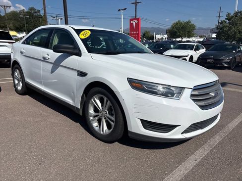 Used 2018 Ford Taurus SE FWD image 8