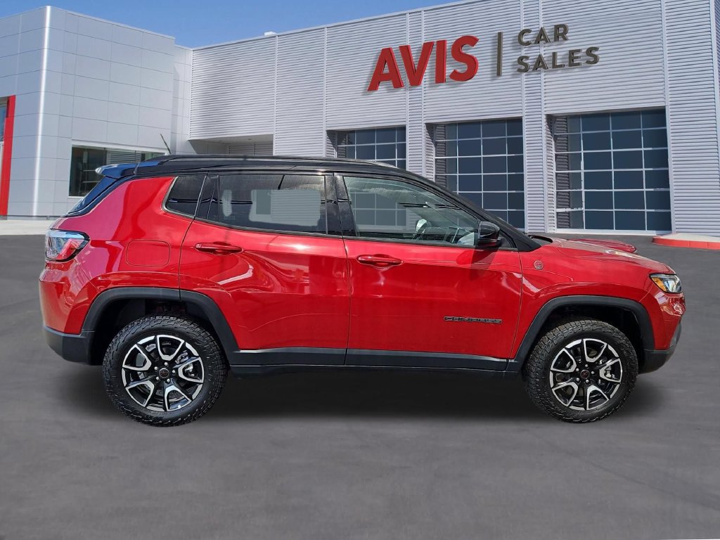 Used 2025 Jeep Compass Trailhawk AWD/4WD image 5