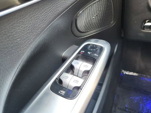 Used 2025 Mercedes-Benz C 300 Sedan image 34