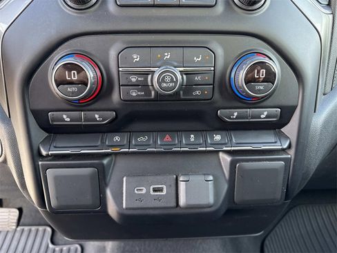Used 2021 Chevrolet Silverado 1500 LT image 20