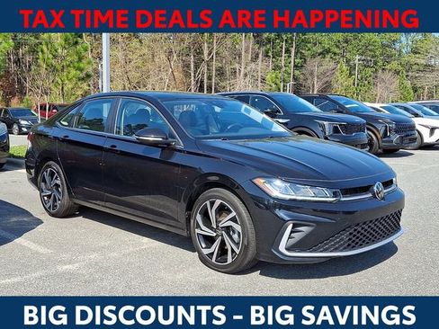 Used 2025 Volkswagen Jetta SEL image 1