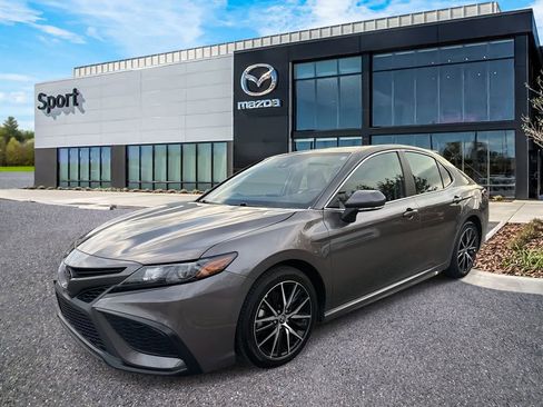 Used 2024 Toyota Camry SE image 8