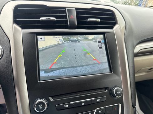 Used 2017 Ford Fusion SE w/ Fusion SE Technology Package AWD/4WD image 22