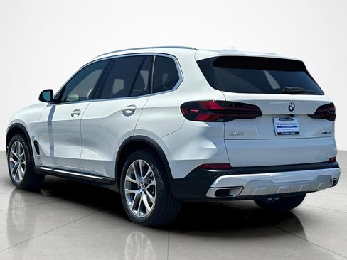 Used 2024 BMW X5 sDrive40i w/ Premium Package RWD image 3