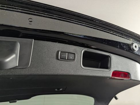 New 2026 Porsche Macan AWD/4WD image 18