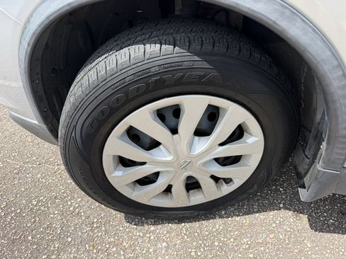 Used 2018 Nissan Rogue S AWD/4WD image 9
