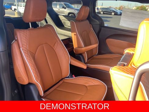 New 2026 Chrysler Pacifica Pinnacle AWD/4WD image 25