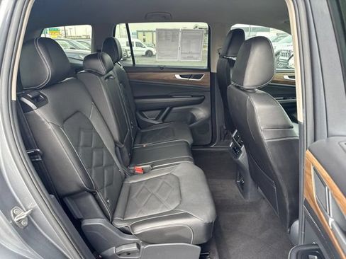 Used 2025 Volkswagen Atlas SE FWD image 21