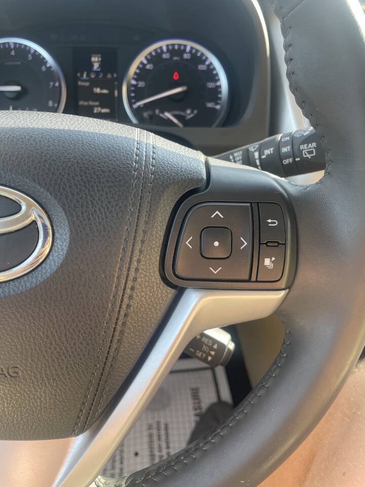 Used 2016 Toyota Highlander XLE AWD/4WD image 25