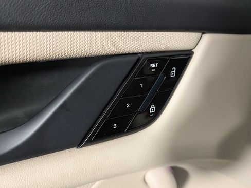 Certified 2021 Porsche Taycan RWD image 27