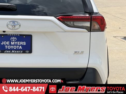 Used 2025 Toyota RAV4 XLE image 9