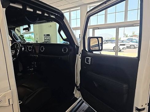Used 2022 Jeep Wrangler Unlimited Rubicon 4xe w/ Cold Weather Group AWD/4WD image 37
