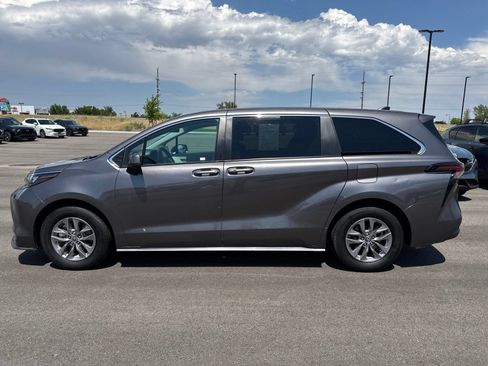 Used 2024 Toyota Sienna LE FWD image 4