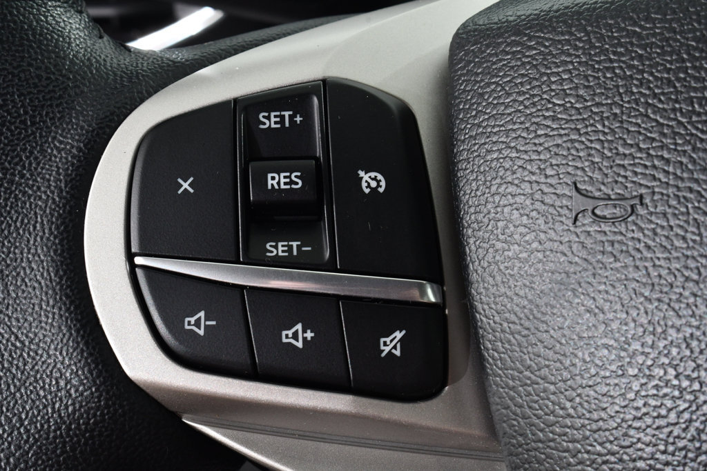 Used 2024 Ford Explorer XLT w/ Equipment Group 202A AWD/4WD image 33