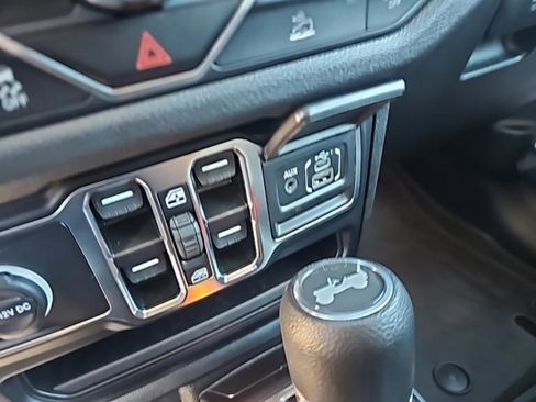 Used 2024 Jeep Wrangler Sport S image 26