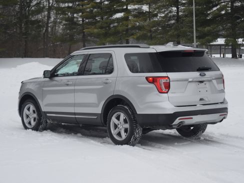 Used 2017 Ford Explorer XLT w/ Equipment Group 201A image 25