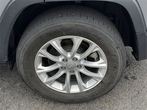 Certified 2022 Jeep Cherokee Latitude Lux image 11