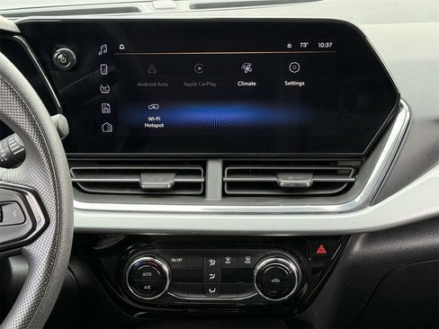 Certified 2025 Chevrolet Trax LT image 16