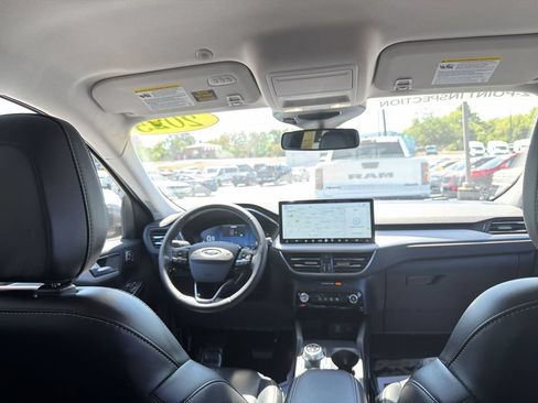 Used 2025 Ford Escape Platinum AWD/4WD image 10