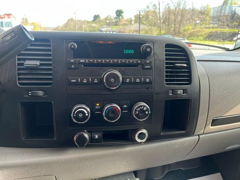 Used 2011 Chevrolet Silverado 1500 W/T w/ LS Package AWD/4WD image 17