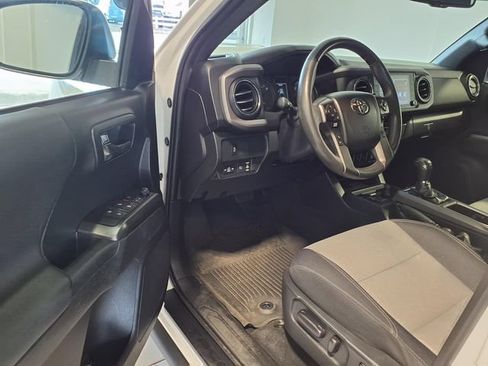 Used 2022 Toyota Tacoma TRD Sport AWD/4WD image 7
