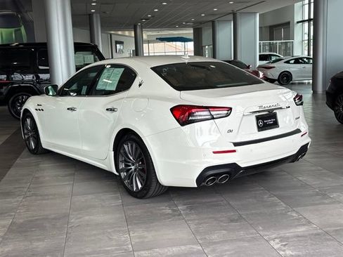 Used 2022 Maserati Ghibli Modena Q4 AWD/4WD image 11