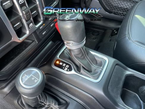 Used 2018 Jeep Wrangler Unlimited Sahara AWD/4WD image 26