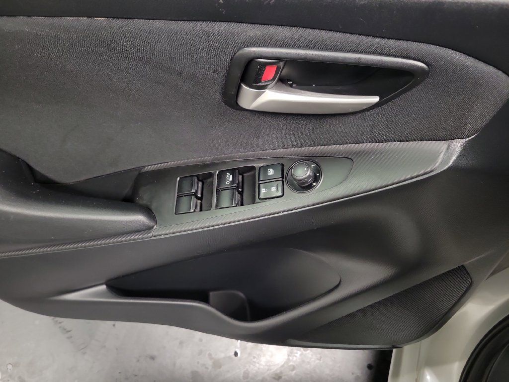 Used 2019 Toyota Yaris L FWD image 27