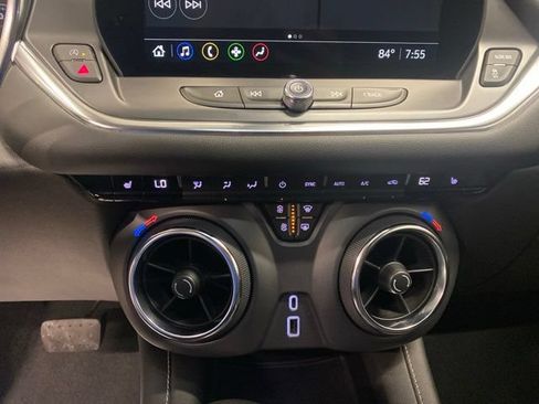 Used 2025 Chevrolet Blazer LT FWD image 22