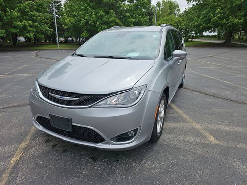 Used 2018 Chrysler Pacifica Touring-L Plus w/ Advanced Safetytec Group FWD image 2