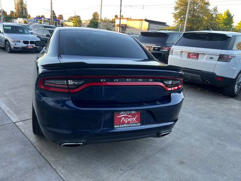 Used 2016 Dodge Charger SE w/ Blacktop Package RWD image 6