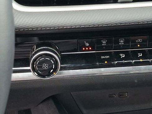 Used 2025 Chevrolet Equinox LT FWD image 17