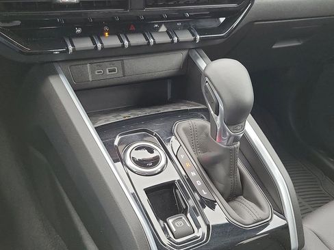 Used 2023 Chevrolet Colorado LT w/ LT Convenience Package III AWD/4WD image 17