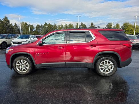 Used 2020 Chevrolet Traverse LT image 2